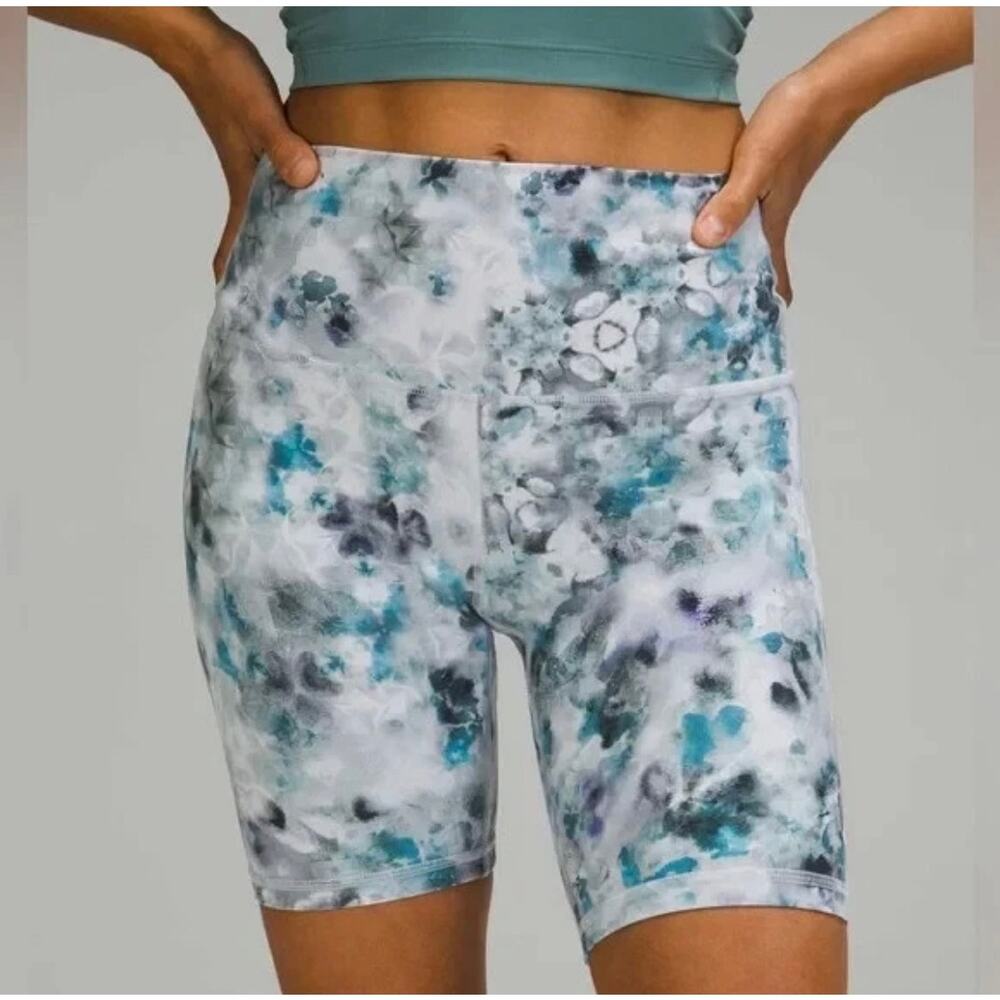 Lululemon Align High-Rise Biker Shorts Womens Size 18 in the Kaleidoscope Multi